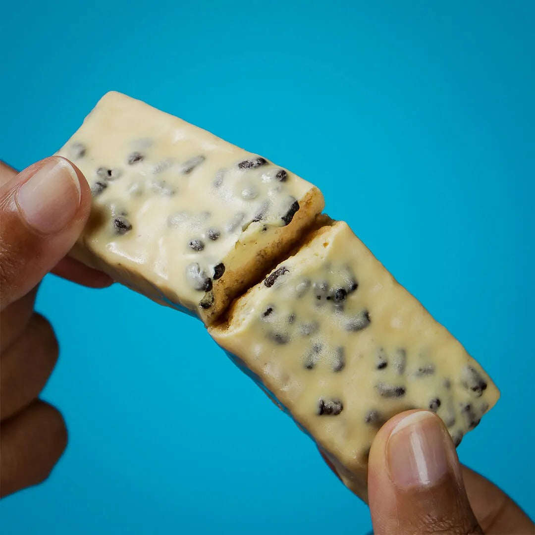 Barra de Proteína BOLD Thin Cookies and Cream 12un Caixa Proteína Sabor Cremoso